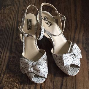 Floral pattern wedges